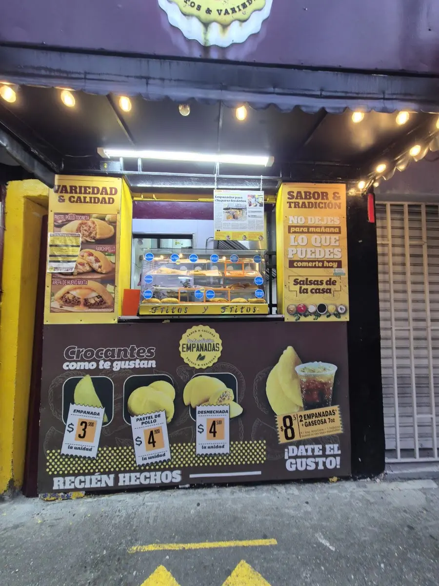 Fachada de Empanadas la Tradición en la Calle 43 con Carrera 72
